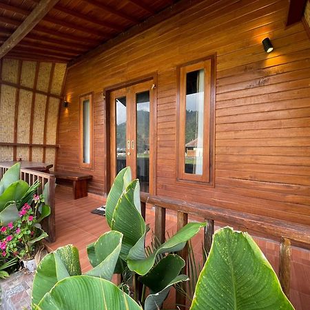 Volcano Cabins Kubupenlokan Exteriör bild